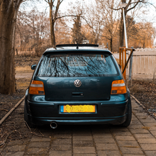 Afbeelding in Gallery-weergave laden, VW flush wiper delete kit | Voor 17:00 besteld, zelfde werkdag verzonden! | Past op de VW Lupo, Polo, Golf, Tiguan, Passat, Touran en Scirocco | Levering in Nederland en EU! | Top kwaliteit | Hoogglans zwart Plexiglas | Direct leverbaar!