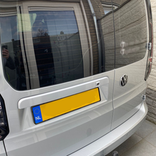 Afbeelding in Gallery-weergave laden, VW Bedrijfswagens flush wiper delete kit | Voor 17:00 besteld, zelfde werkdag verzonden! | Past op de VW Caddy en Transporter | Levering in Nederland en EU! | Top kwaliteit | Hoogglans zwart Plexiglas | Direct leverbaar!