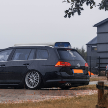 Afbeelding in Gallery-weergave laden, VW flush wiper delete kit | Voor 17:00 besteld, zelfde werkdag verzonden! | Past op de VW Lupo, Polo, Golf, Tiguan, Passat, Touran en Scirocco | Levering in Nederland en EU! | Top kwaliteit | Hoogglans zwart Plexiglas | Direct leverbaar!