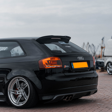 Afbeelding in Gallery-weergave laden, Audi flush wiper delete kit | Wiper delete solutions | Past op de A1, A3, A4, A6 en vele andere modellen | Levering in Nederland en EU! | Hoogglans zwart Plexiglas | Direct leverbaar!